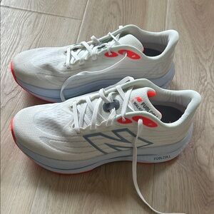 New Balance Fuel Cell size 10 women  like new